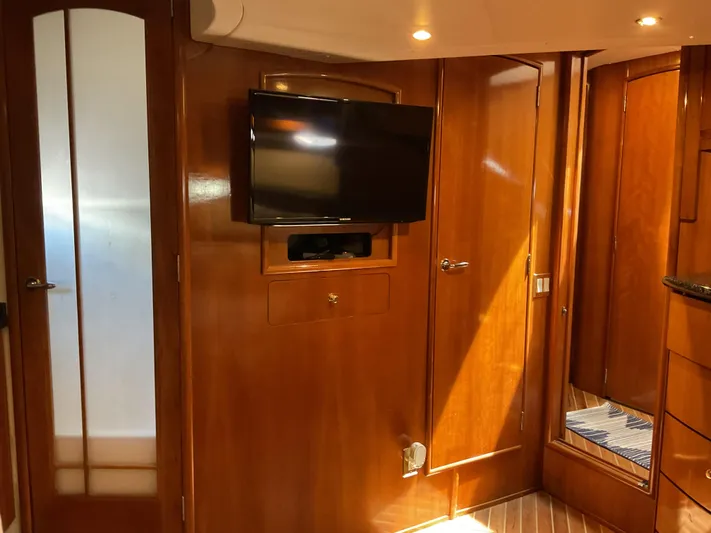  Yacht Photos Pics Interior of 2000 Carver 530 Voyager Pilothouse with wood paneling and mounted TV.