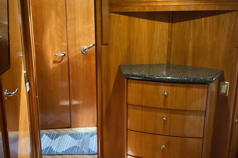  Yacht Photos Pics Interior of 2000 Carver 530 Voyager Pilothouse with wooden cabinetry and granite countertop.