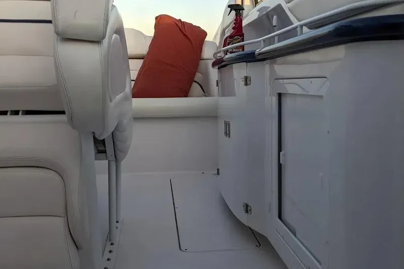  Yacht Photos Pics Interior of a 2000 Donzi Daytona 45 boat with white seating and cabinetry.