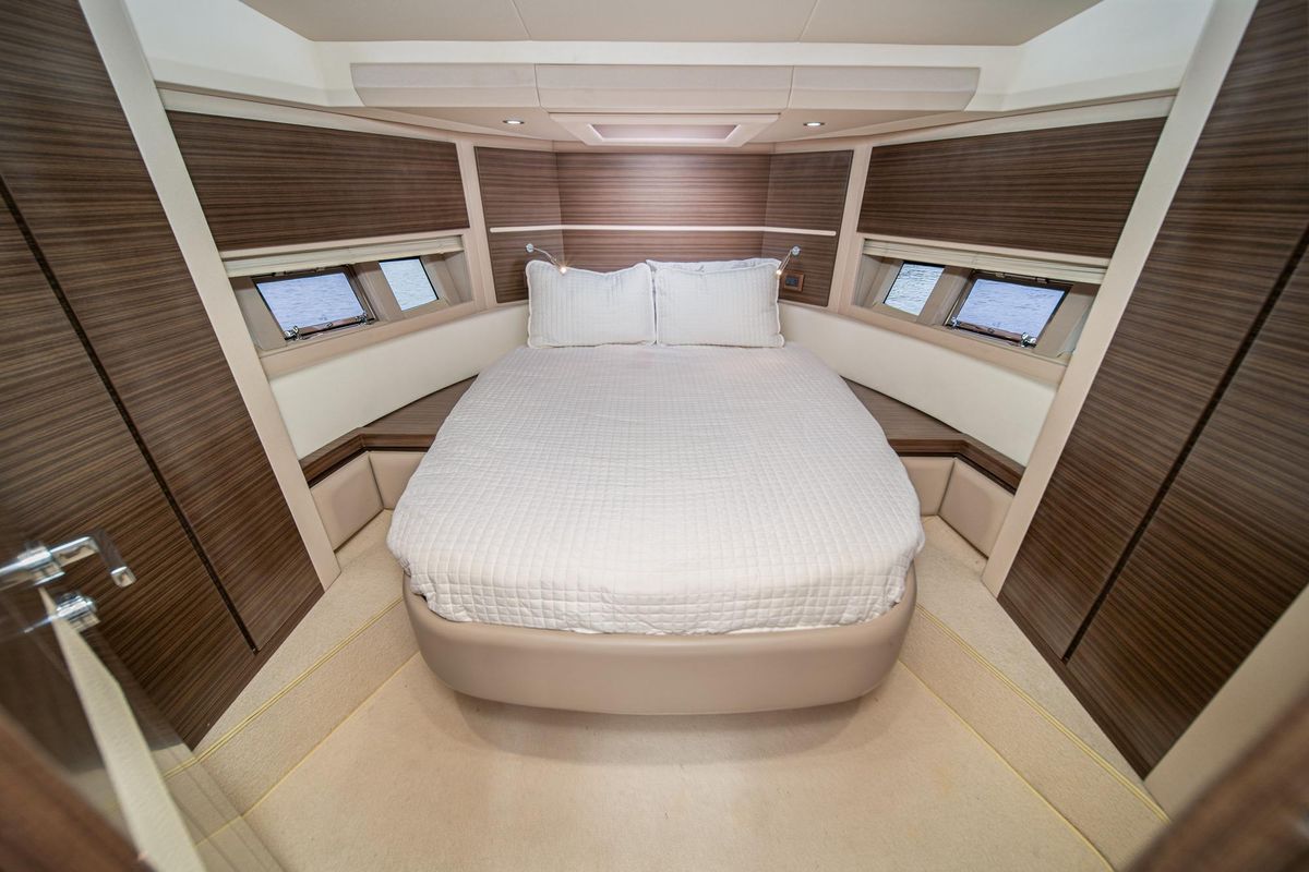2017 Azimut 54 