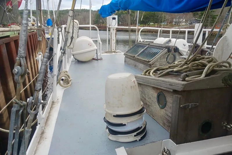 Cloud Chaser Yacht Photos Pics 67-foot steel ketch deck with ropes and equipment, Hike Metal Products, 1997 model.
