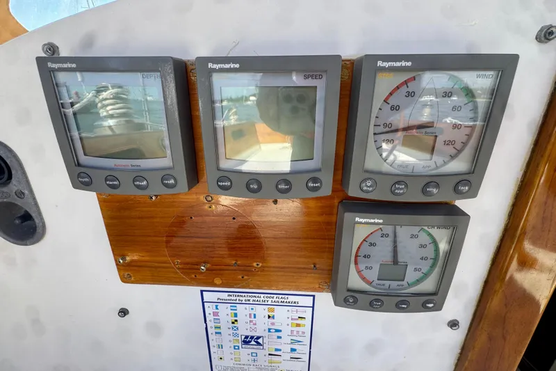 Fandango Yacht Photos Pics Hinckley Bermuda 40 MK III 1982 yacht dashboard with Raymarine instruments and navigation panel.