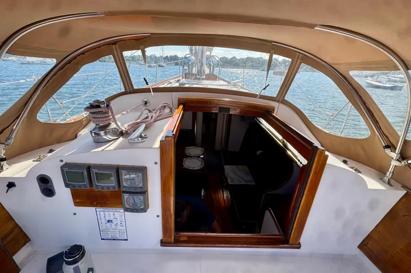 Fandango Yacht Photos Pics 1982 Hinckley Bermuda 40 MK III cockpit with navigation instruments and cabin entrance.