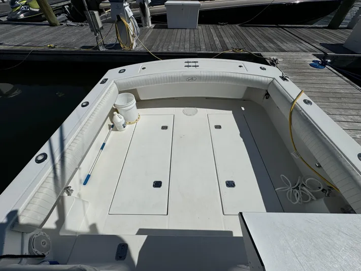 Destiny Yacht Photos Pics 2012 Albemarle 280 XF Express boat deck, spacious and well-equipped for fishing.