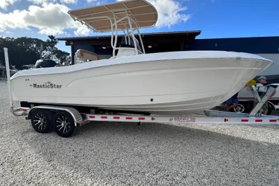 NauticStar 222L Offshore