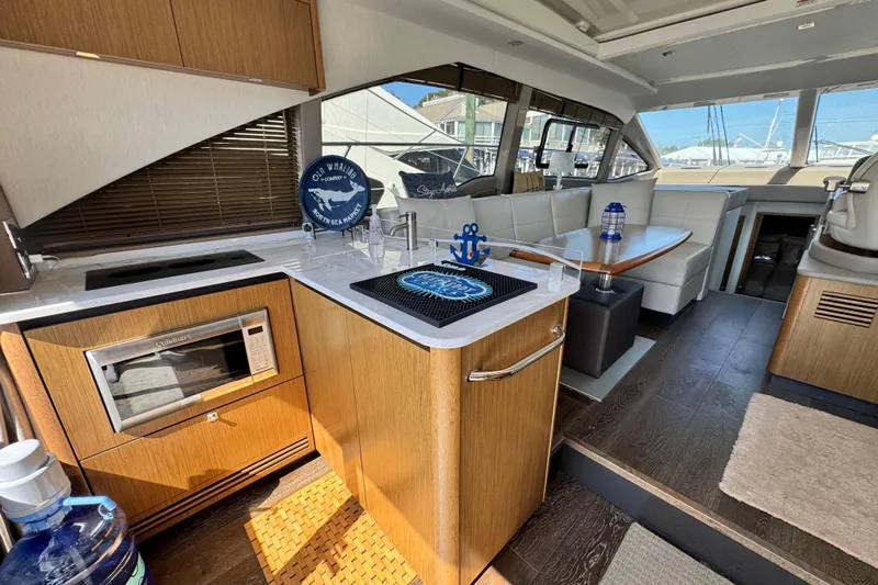 Aquaholique Yacht Photos Pics Interior of 2017 Sea Ray Sundancer 460 yacht with modern kitchen and seating area.