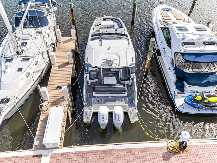 Penny's Escape Yacht Photos Pics 