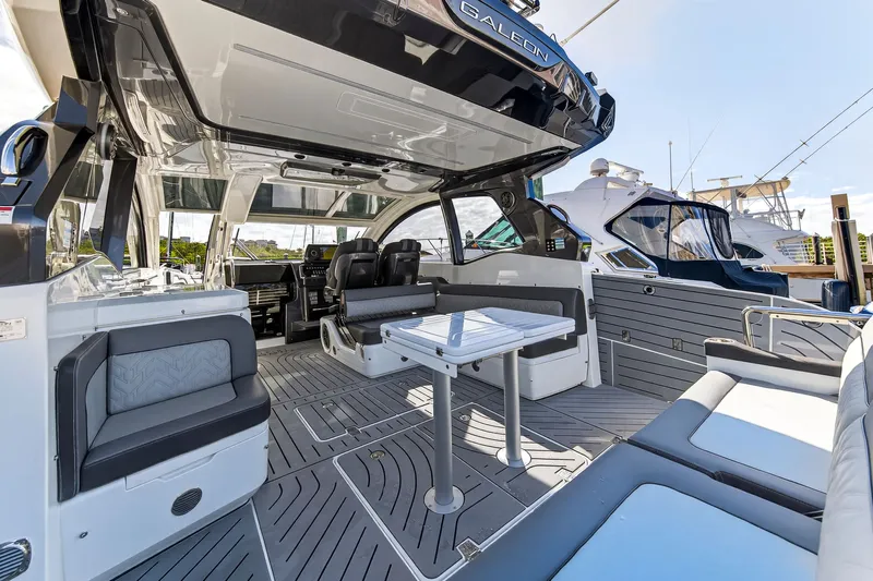 Penny's Escape Yacht Photos Pics 