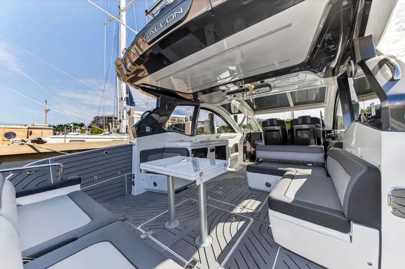 Penny's Escape Yacht Photos Pics 