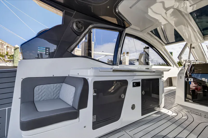 Penny's Escape Yacht Photos Pics 