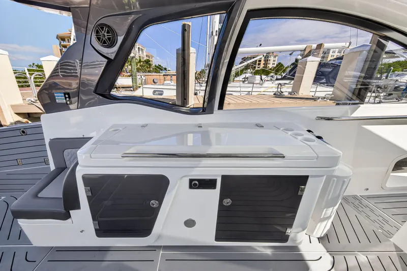 Penny's Escape Yacht Photos Pics 