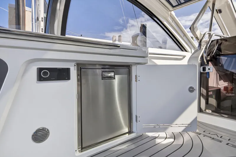 Penny's Escape Yacht Photos Pics 