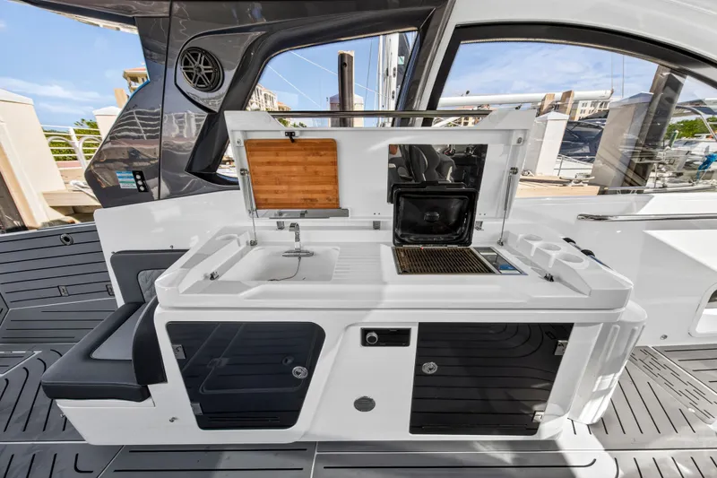 Penny's Escape Yacht Photos Pics 