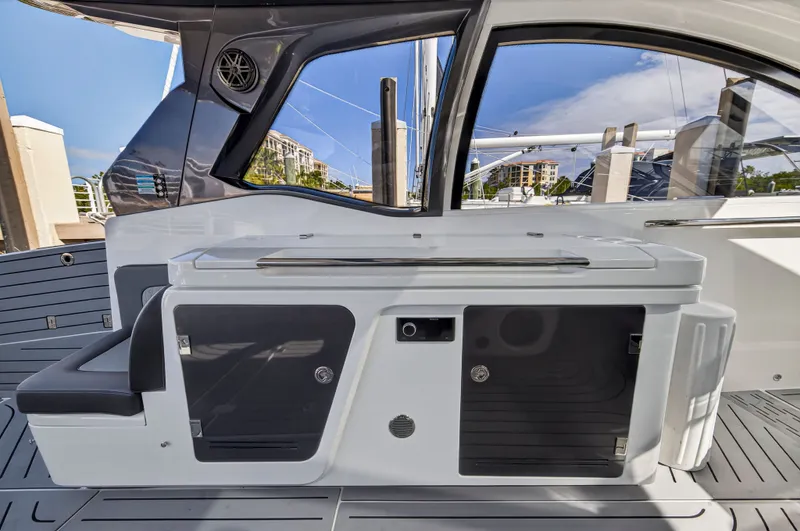 Penny's Escape Yacht Photos Pics 