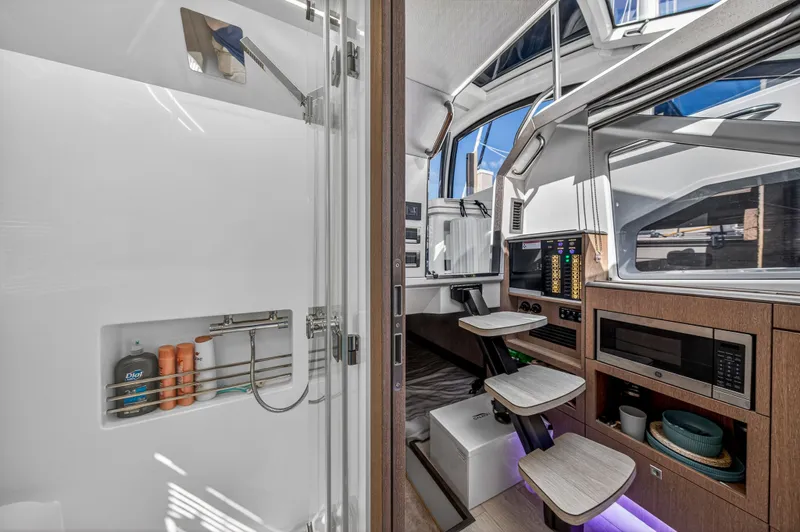 Penny's Escape Yacht Photos Pics 