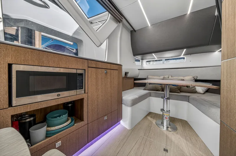 Penny's Escape Yacht Photos Pics 