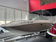 2007 Hurricane SunDeck 240 OB
