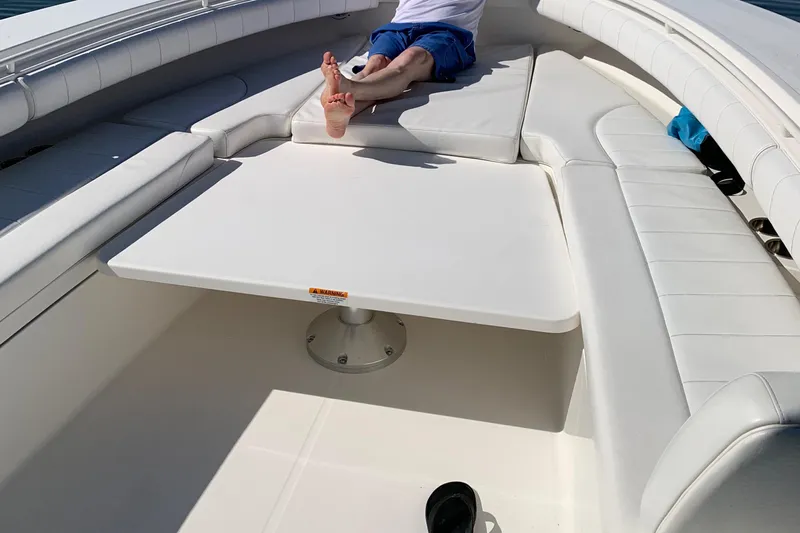 Stimulus 1 Yacht Photos Pics 2007 Regulator 34 Center Console interior with seating and table.