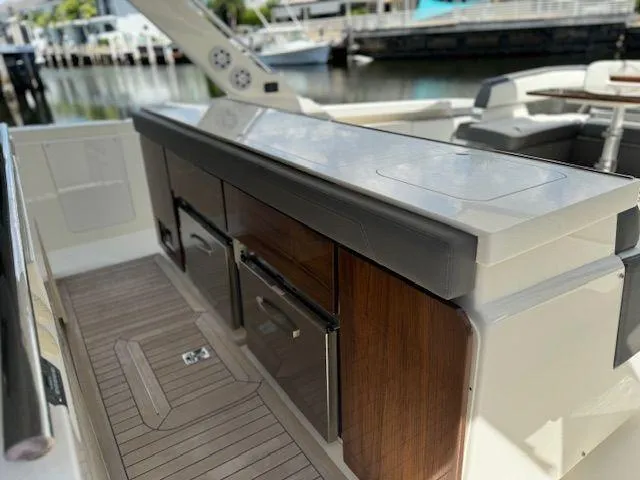  Yacht Photos Pics 2021 TIARA YACHTS 43 LS - Image 13