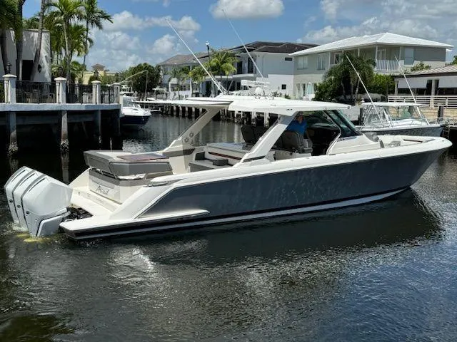  Yacht Photos Pics 2021 TIARA YACHTS 43 LS - Image 10