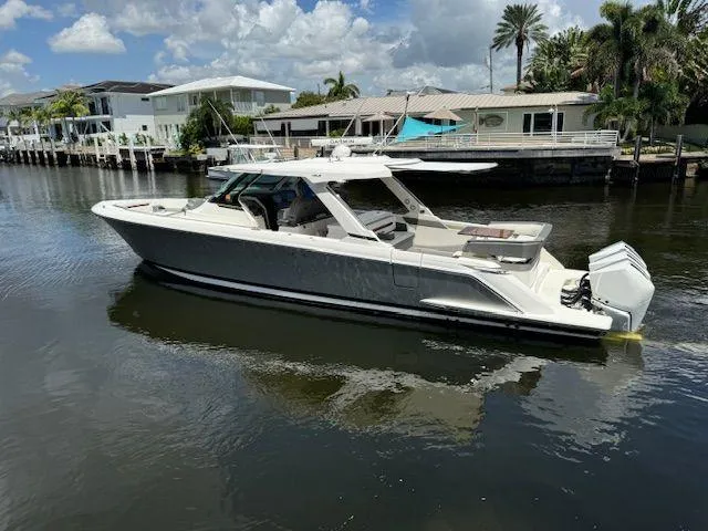  Yacht Photos Pics 2021 TIARA YACHTS 43 LS - Image 6