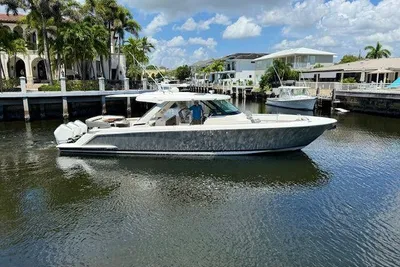 Tiara Yachts 43 LS
