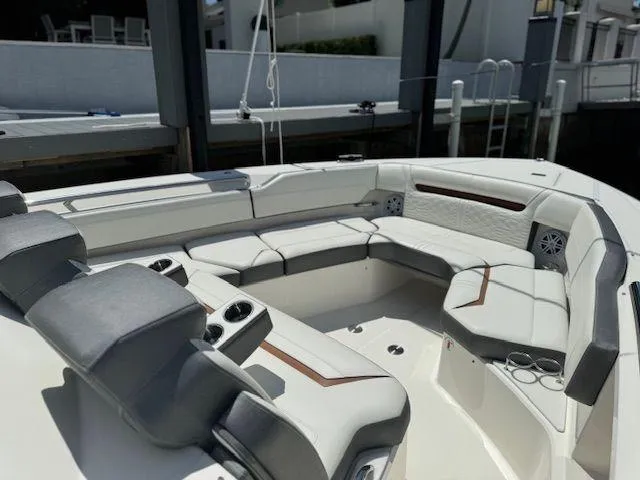  Yacht Photos Pics 2021 TIARA YACHTS 43 LS - Image 16