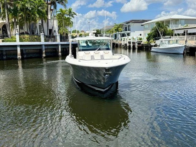  Yacht Photos Pics 2021 TIARA YACHTS 43 LS - Image 4