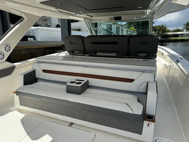  Yacht Photos Pics 2021 TIARA YACHTS 43 LS - Image 12