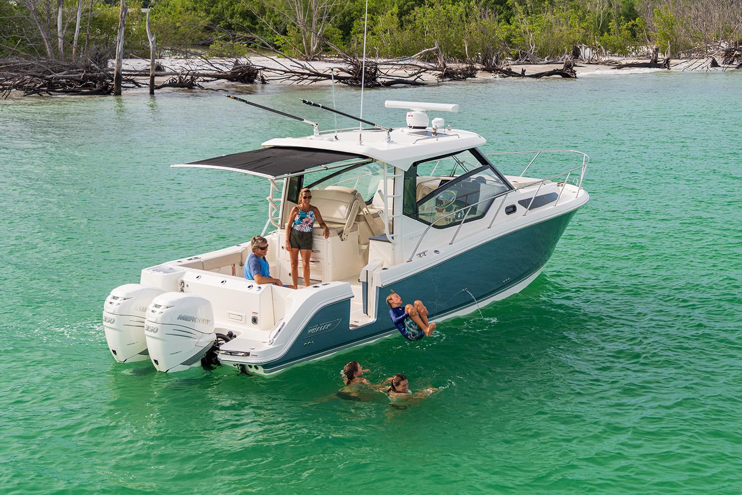 2024 Boston Whaler 325 Conquest Walkaround for sale - YachtWorld