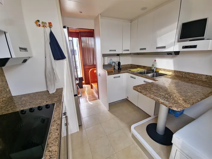  Yacht Photos Pics PHOTO-2023-09-12-19-01-01 2.jpg