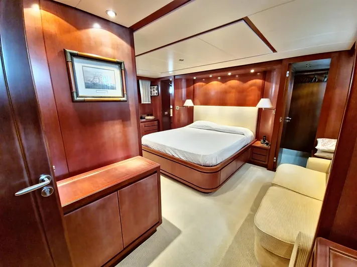  Yacht Photos Pics PHOTO-2023-09-12-19-00-52 6.jpg