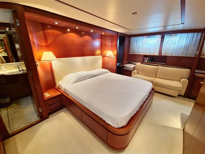  Yacht Photos Pics PHOTO-2023-09-12-19-00-50.jpg