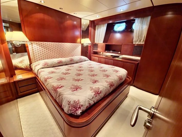  Yacht Photos Pics PHOTO-2023-09-12-19-00-54 8.jpg