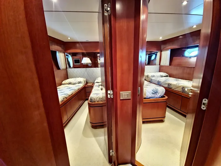  Yacht Photos Pics PHOTO-2023-09-12-19-00-56 8.jpg