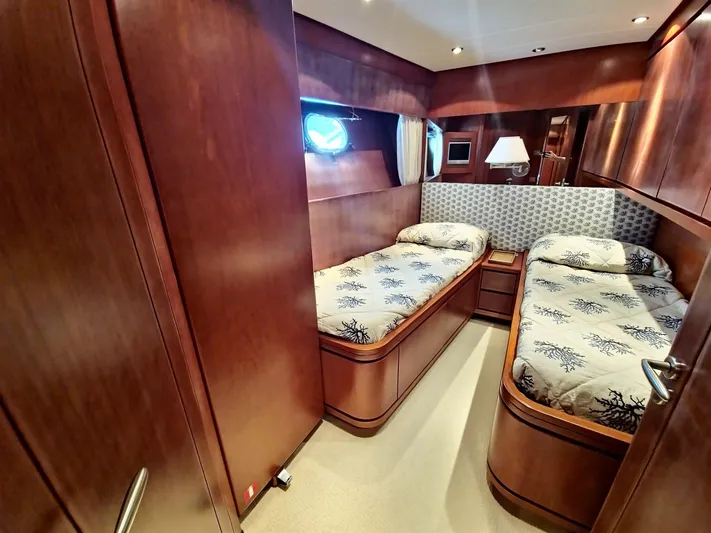  Yacht Photos Pics PHOTO-2023-09-12-19-00-58 2.jpg