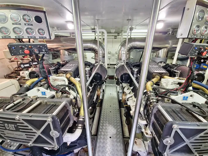  Yacht Photos Pics PHOTO-2023-09-12-18-58-06 2.jpg