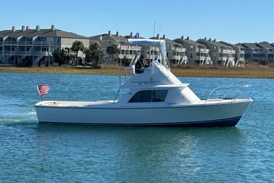Bertram 31 Flybridge Cruiser