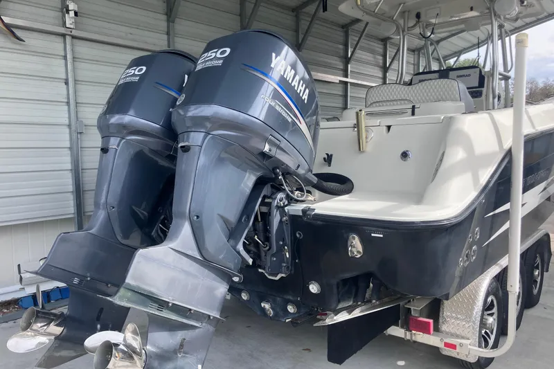  Yacht Photos Pics 2008 Hydra-Sports Vector 2900 CC with twin Yamaha 250 engines in a garage.