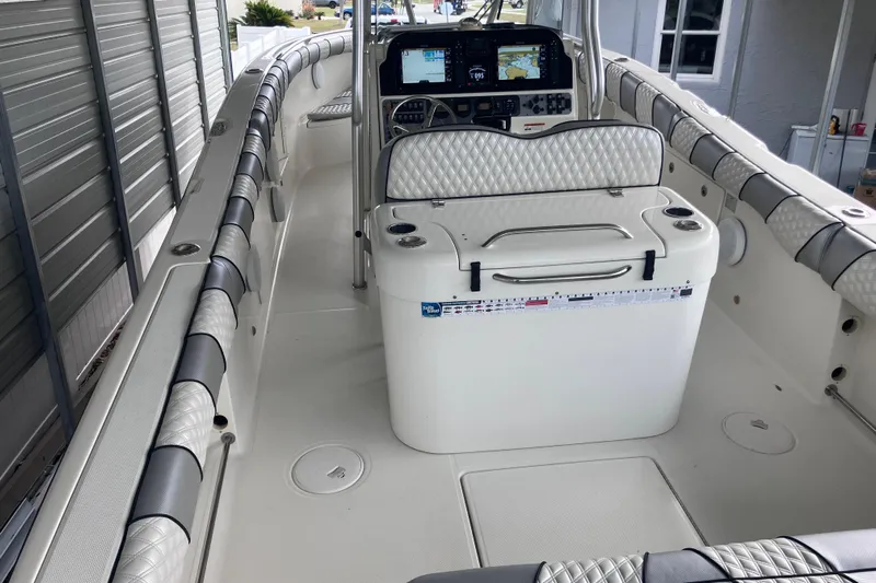  Yacht Photos Pics 2008 Hydra-Sports Vector 2900 CC boat interior with modern dashboard and seating.