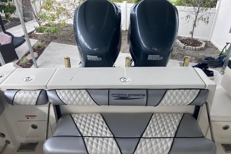  Yacht Photos Pics 2008 Hydra-Sports Vector 2900 CC boat with Yamaha 250 engines and cushioned seating.