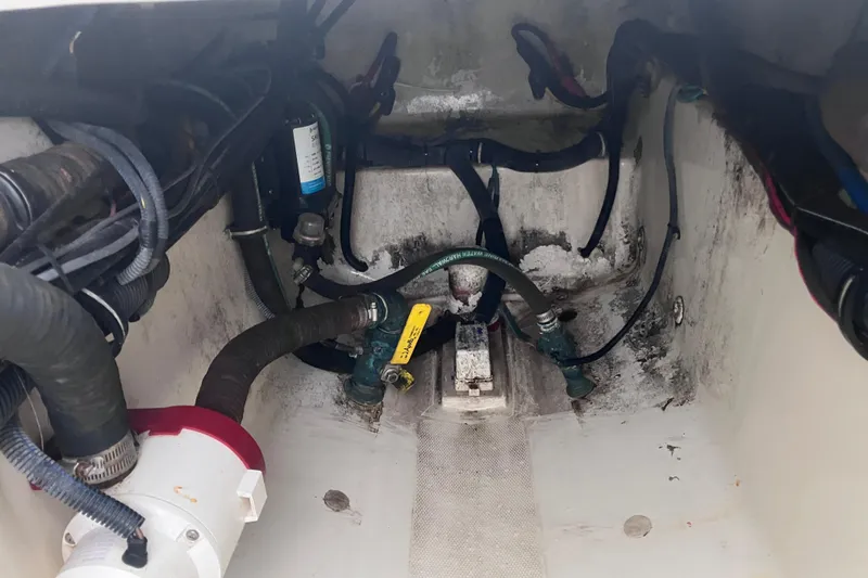  Yacht Photos Pics 2008 Hydra-Sports Vector 2900 CC boat interior showing engine compartment and wiring.