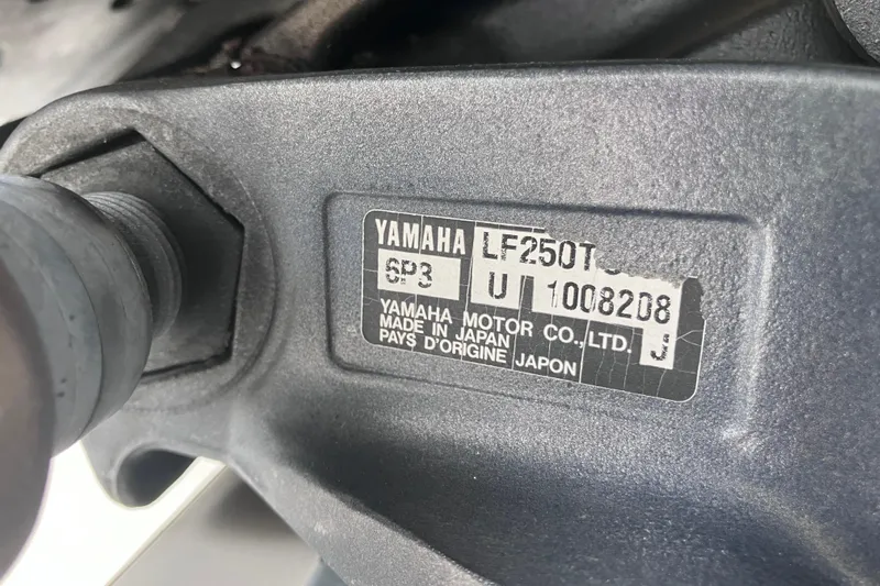  Yacht Photos Pics Close-up of Yamaha motor label on 2008 Hydra-Sports Vector 2900 CC.