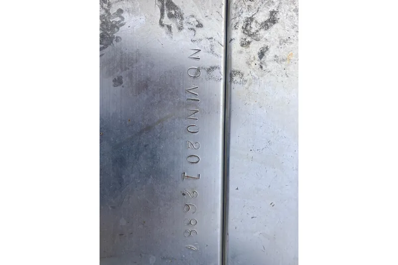  Yacht Photos Pics Close-up of a metal surface with engraved serial number, Hydra-Sports Vector 2900 CC, 2008.