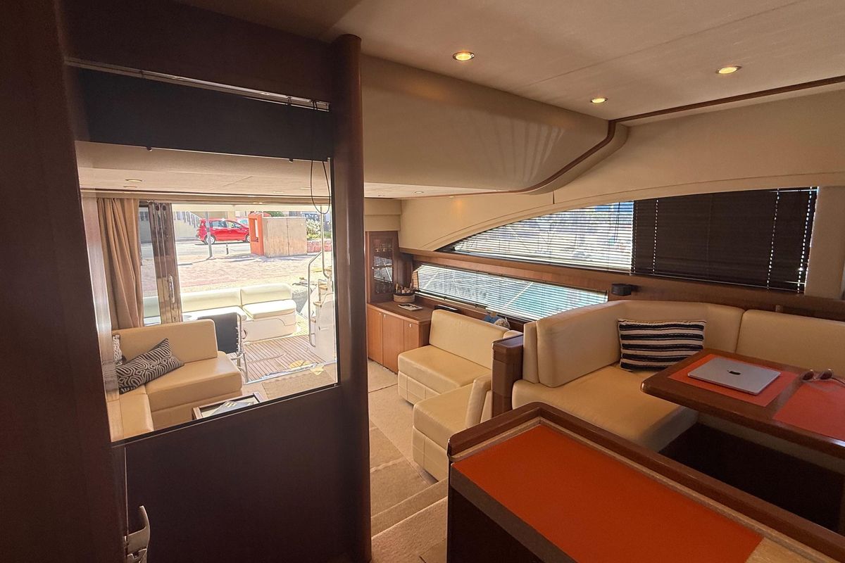 2010 Princess 62 