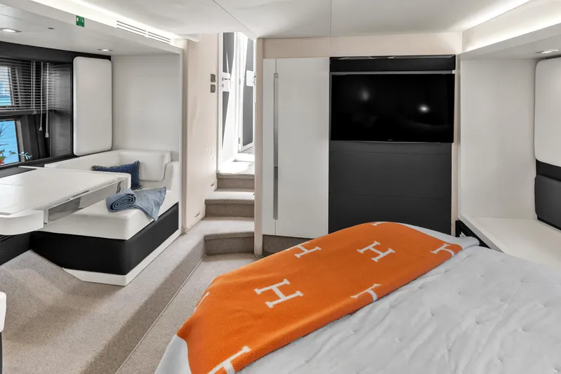 Perfect Storm Yacht Photos Pics 