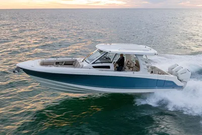 Boston Whaler 350 Realm
