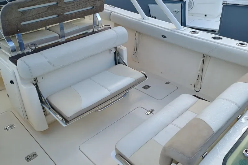 S28-117 Brokerage Joe Yacht Photos Pics 2010 Pursuit S 280 Sport boat interior with foldable seating and rod holders.