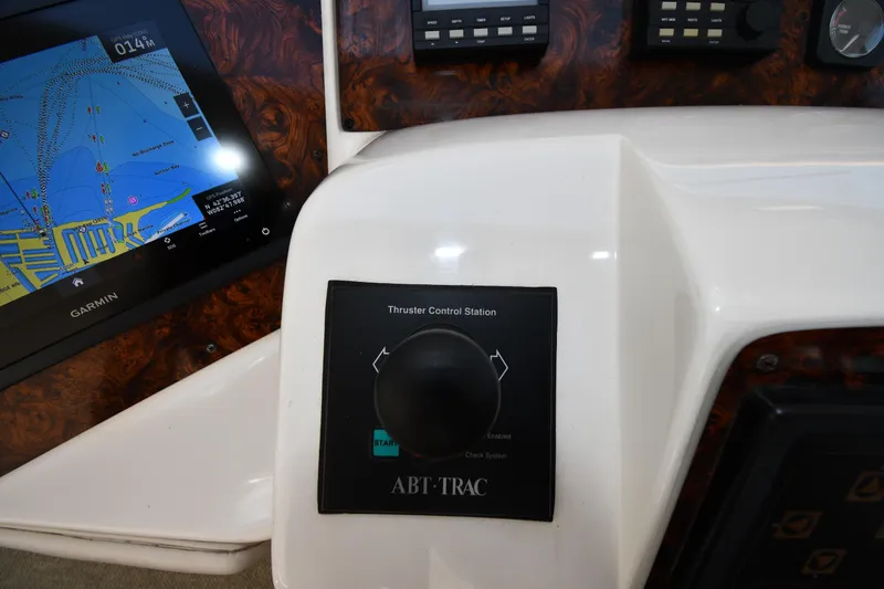  Yacht Photos Pics Control panel of a 1995 Sea Ray 630 Sundancer with Garmin navigation display.