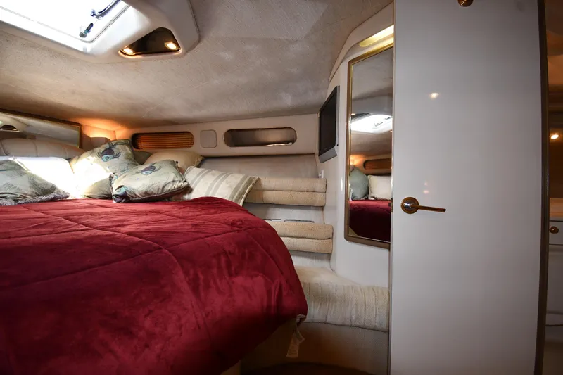  Yacht Photos Pics Luxurious cabin interior of 1995 Sea Ray 630 Sundancer yacht with cozy bedding.